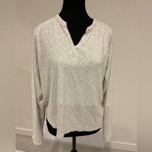 2/$22 Billabong Heathered Gray soft terry  V Neck tunic with cuffed sleeves